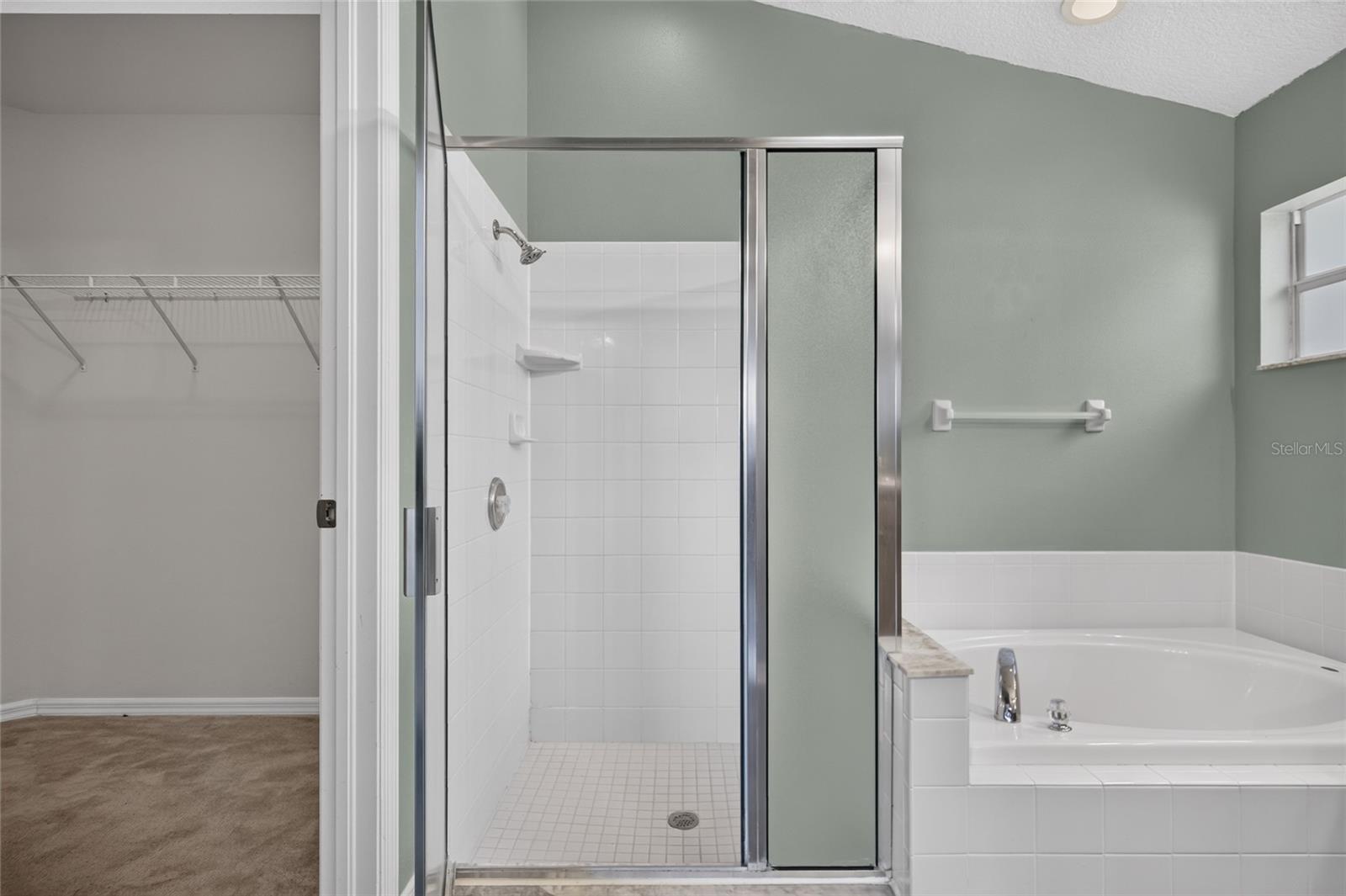 6833 RUNNER OAK DR — photo 35