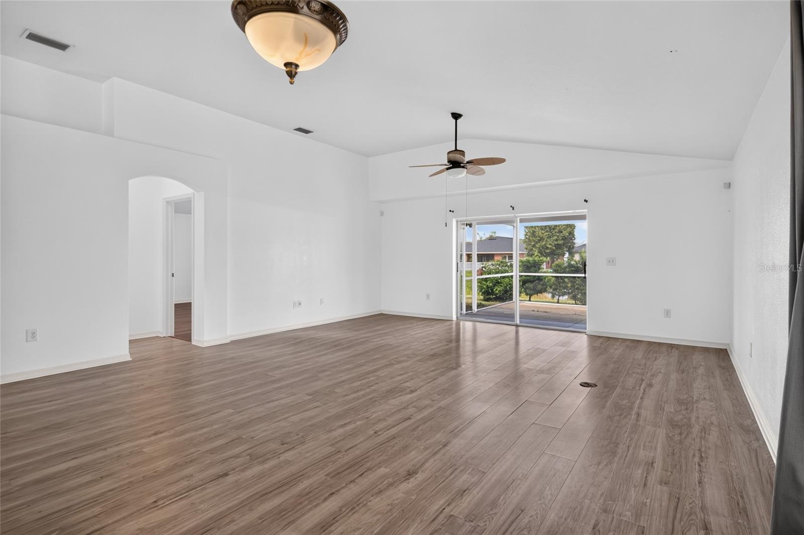 6833 RUNNER OAK DR — photo 15
