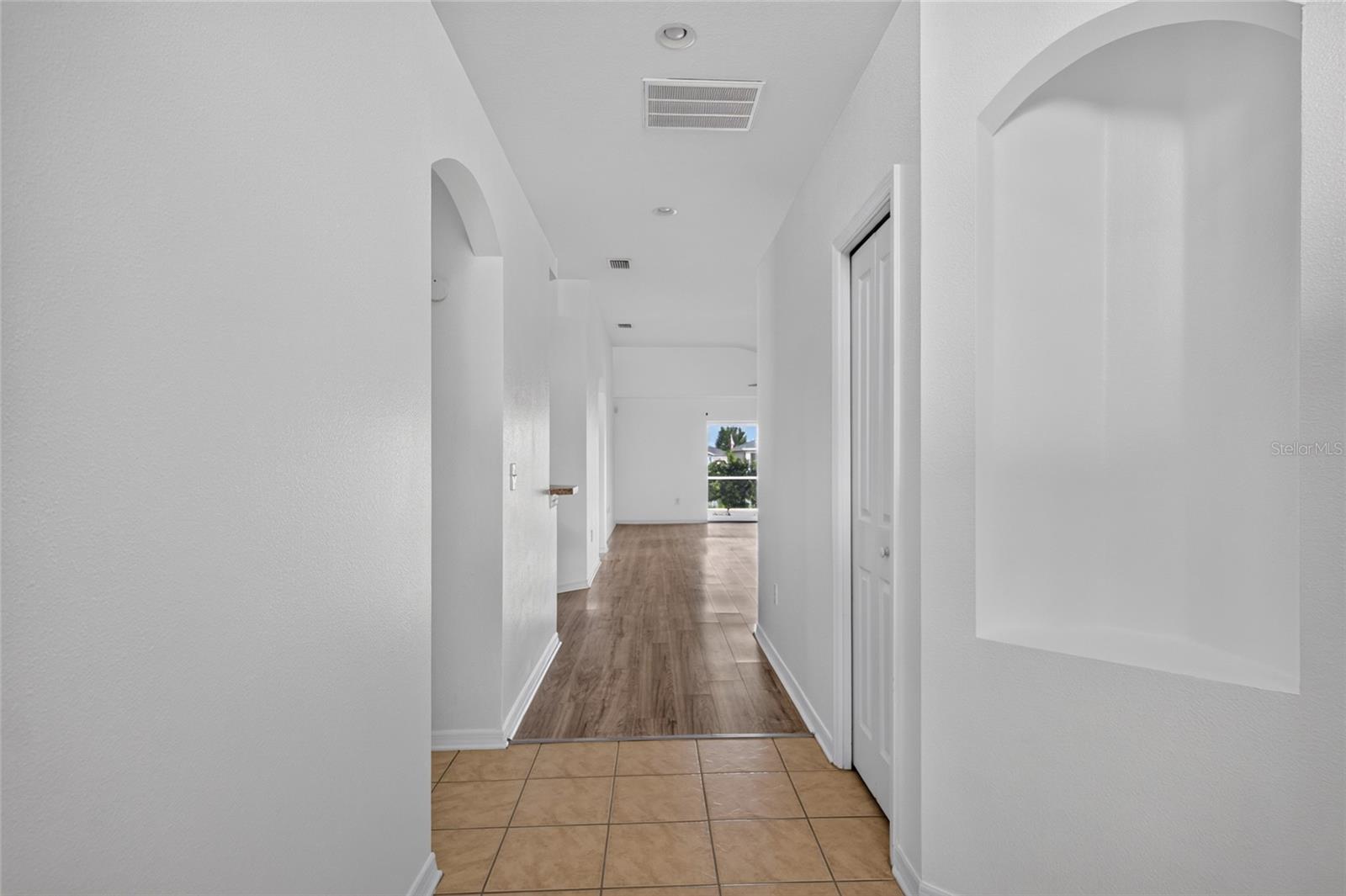 6833 RUNNER OAK DR — photo 4