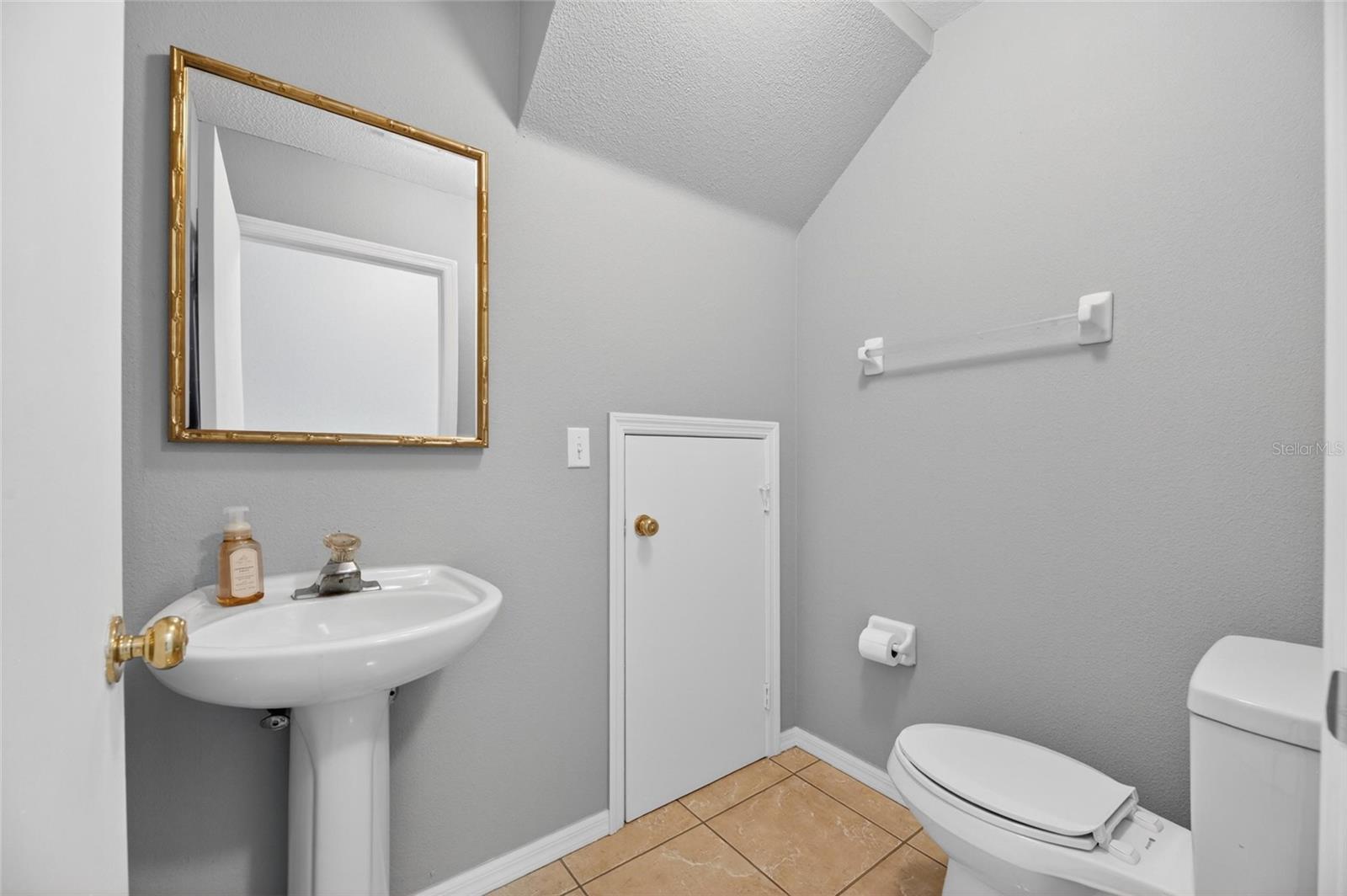 2258 FLUORSHIRE DR — photo 11