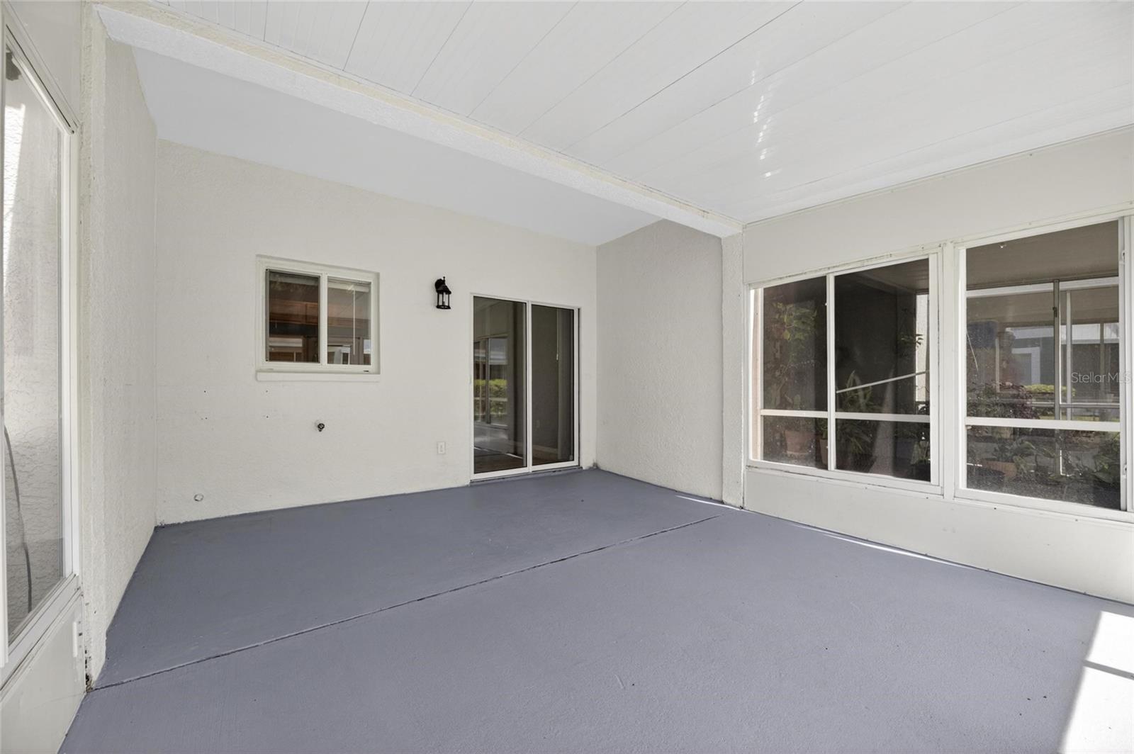2258 FLUORSHIRE DR — photo 38
