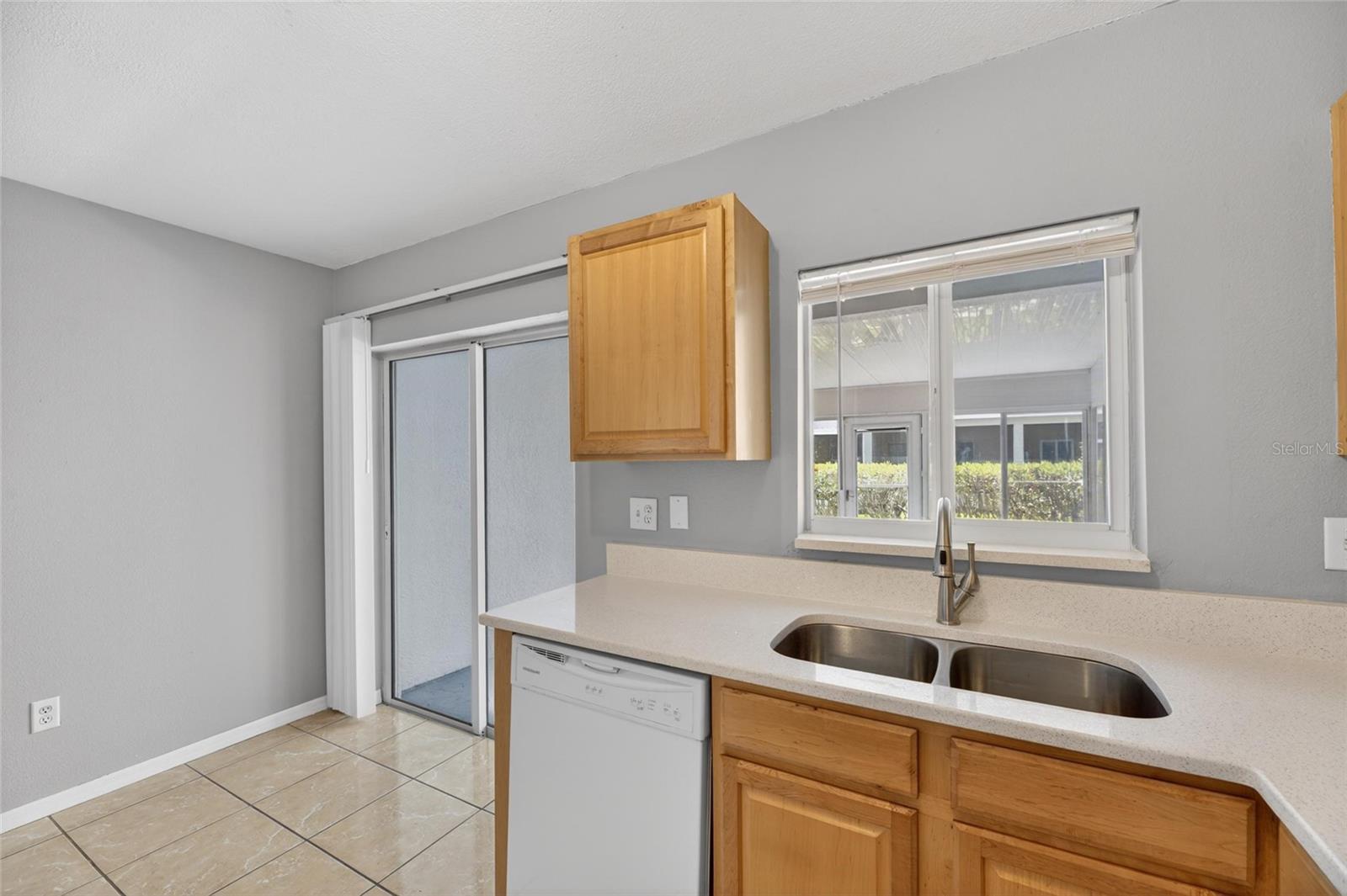 2258 FLUORSHIRE DR — photo 22