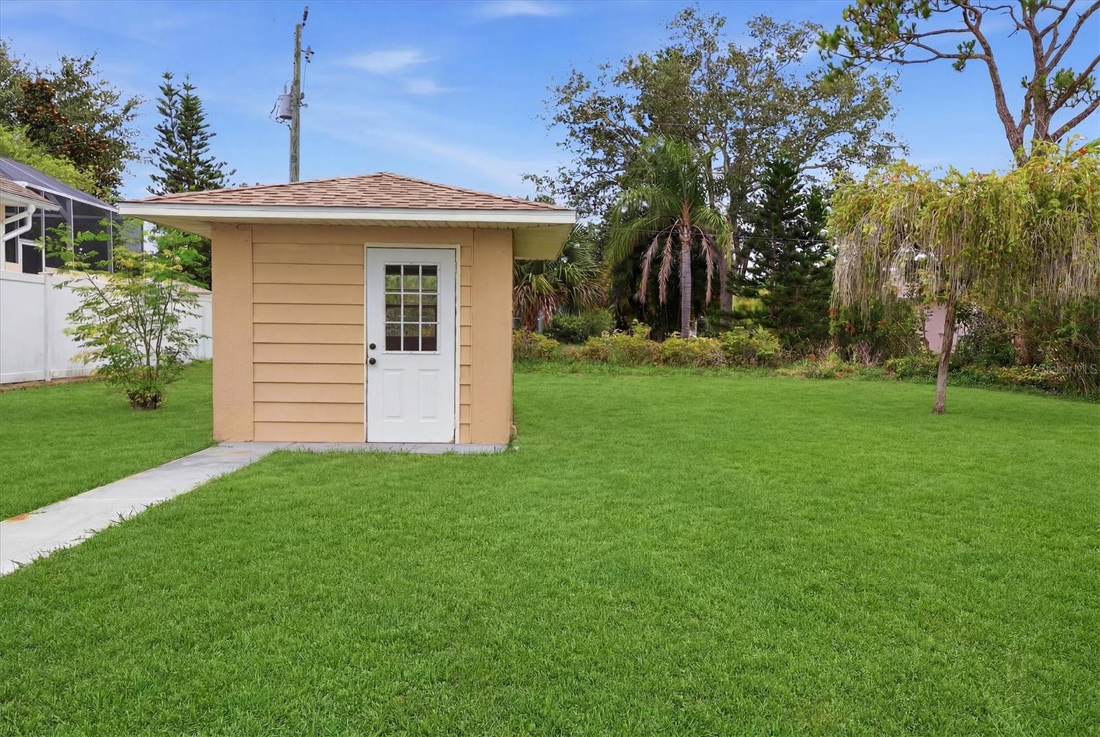 320 SAN RAFAEL AVE — photo 36