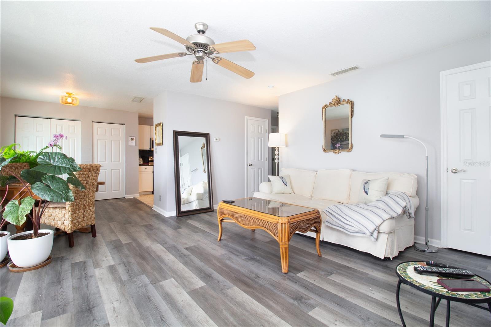 5282 BEACH DR SE #APT D — photo 5