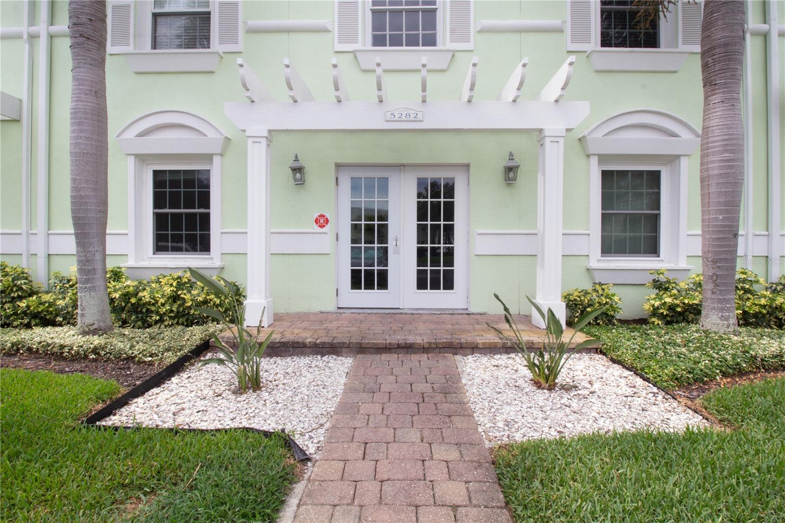 5282 BEACH DR SE #APT D — photo 3