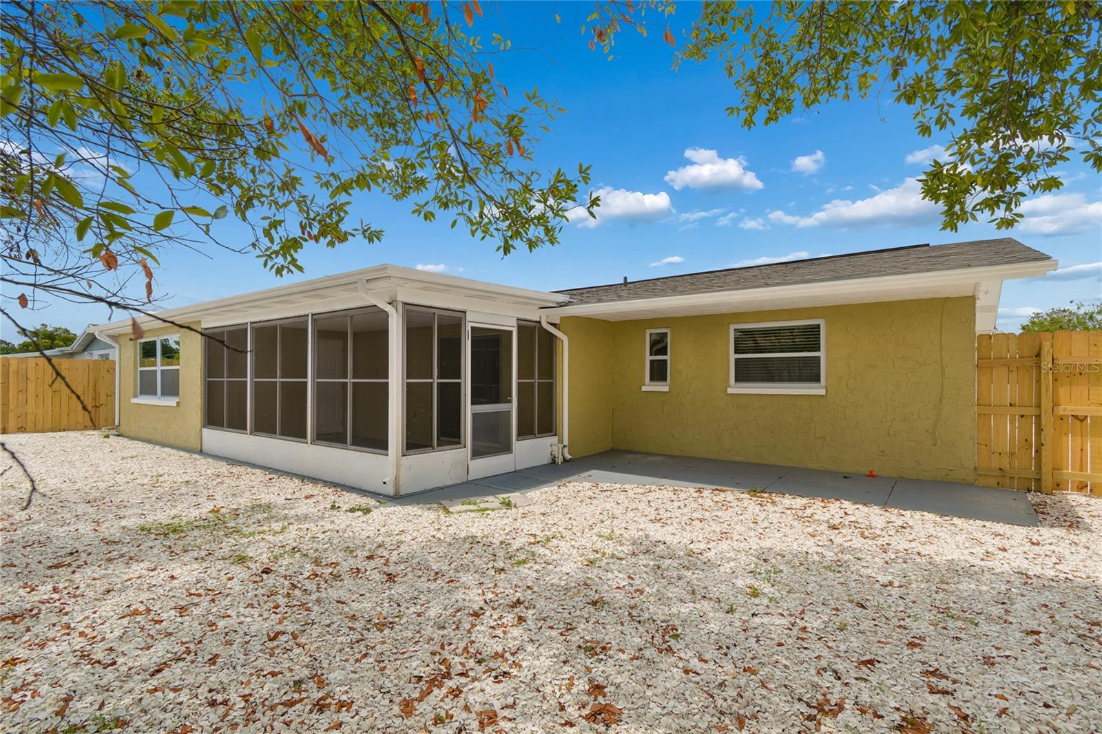 11130 TAMARIX AVE — photo 9