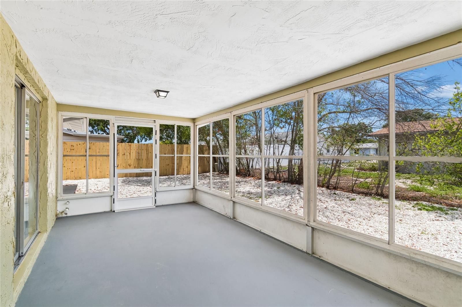 11130 TAMARIX AVE — photo 8
