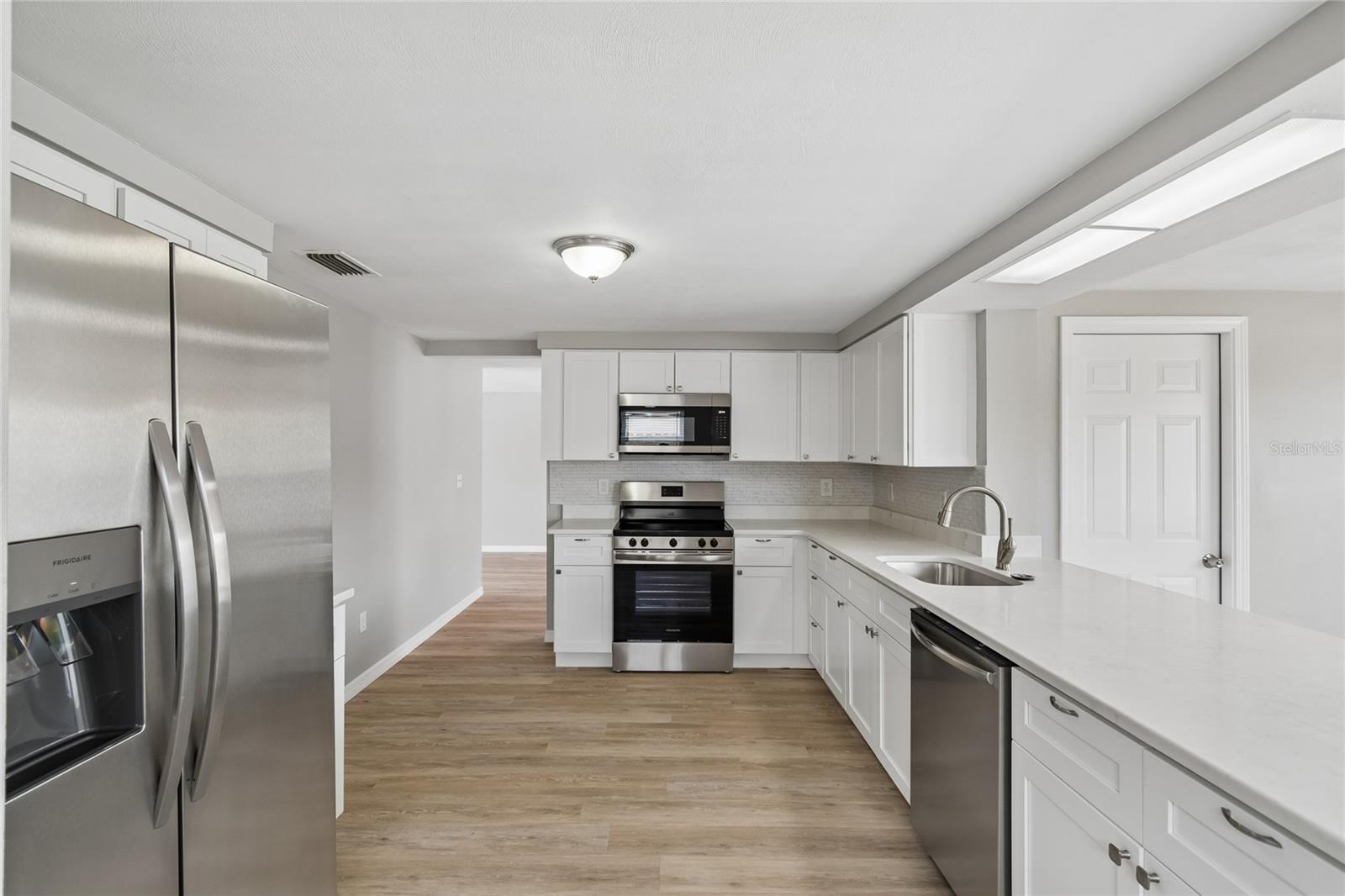 11130 TAMARIX AVE — photo 5