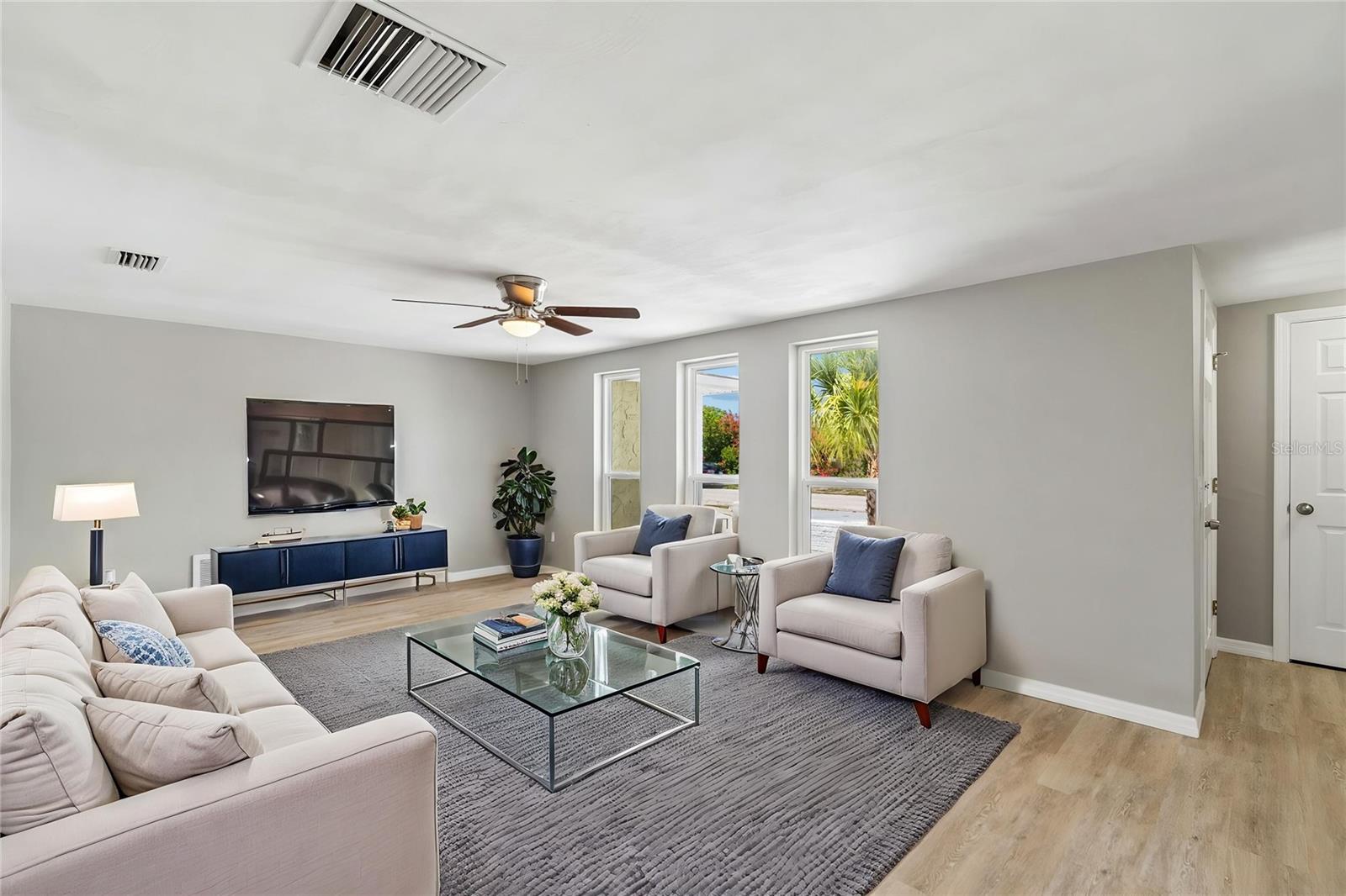 11130 TAMARIX AVE — photo 3