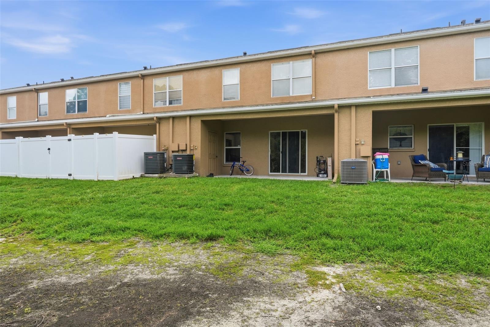 1250 CHARLESWORTH DR — photo 48