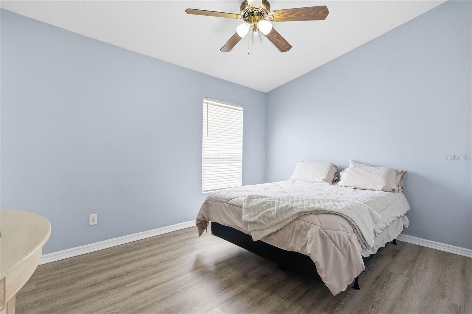 1250 CHARLESWORTH DR — photo 36