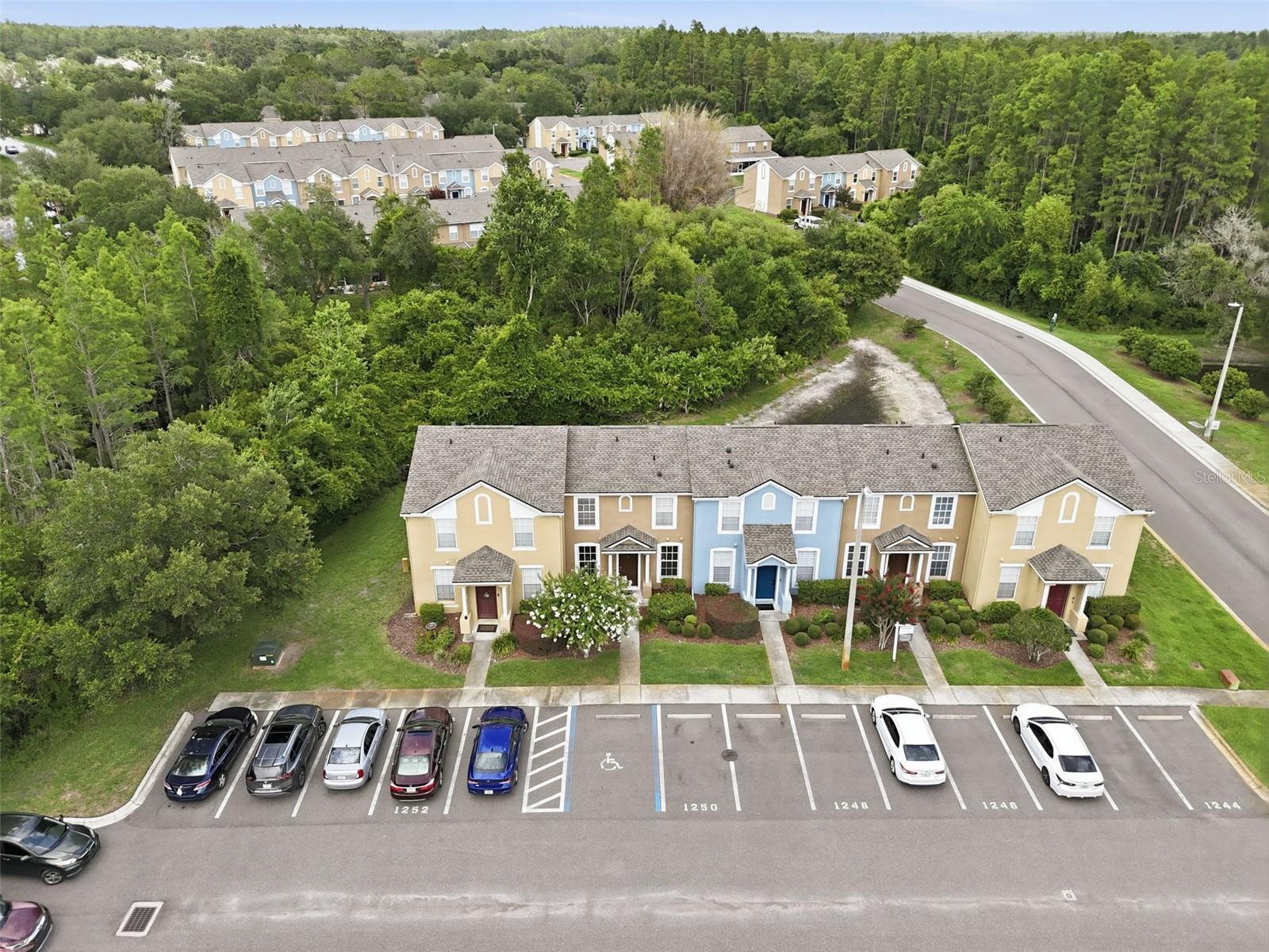 1250 CHARLESWORTH DR — photo 4