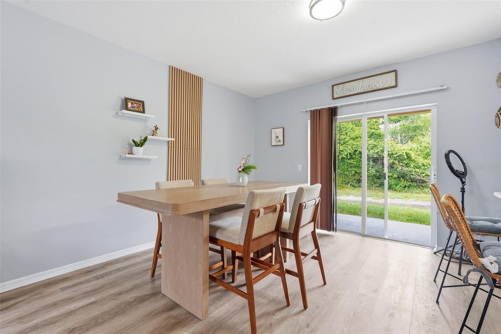1250 CHARLESWORTH DR — photo 14