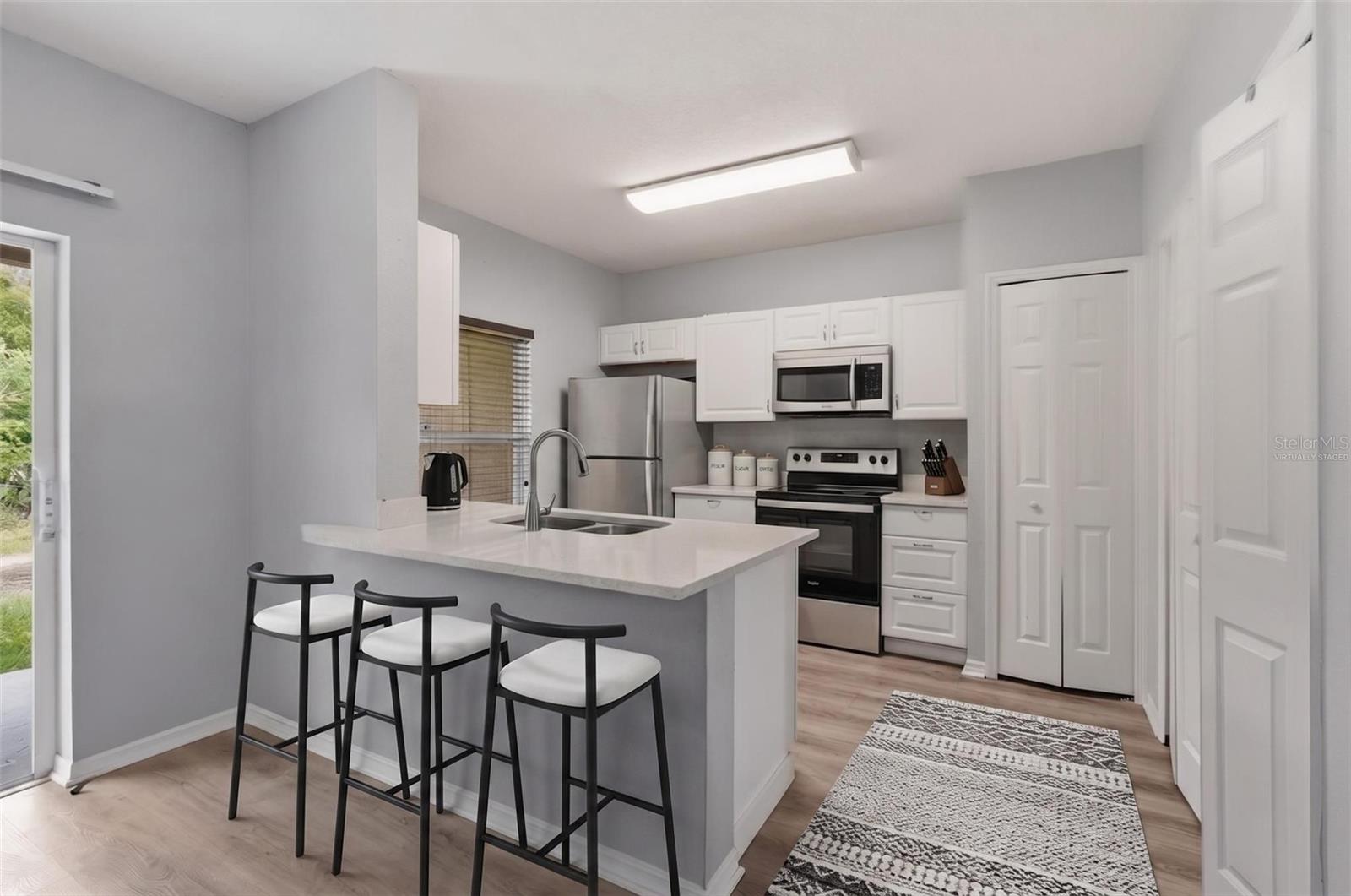 1250 CHARLESWORTH DR — photo 18
