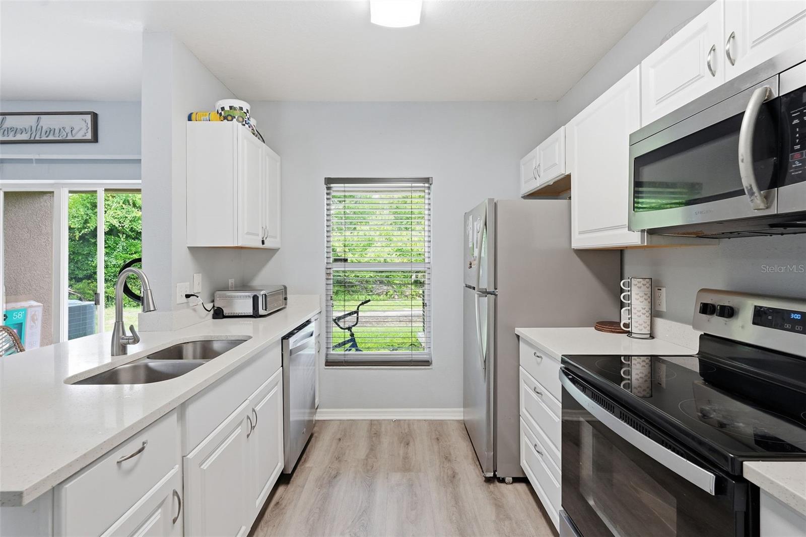 1250 CHARLESWORTH DR — photo 27