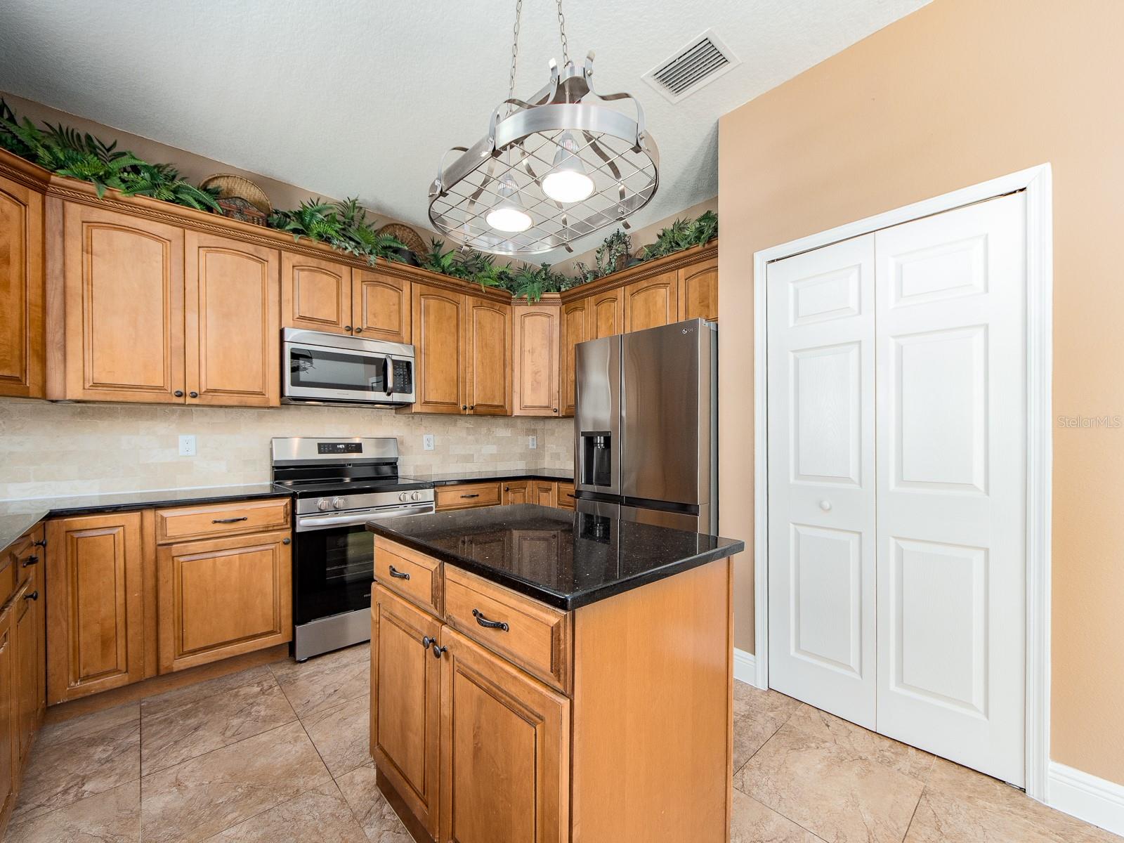 3256 BENTLEY DR — photo 5