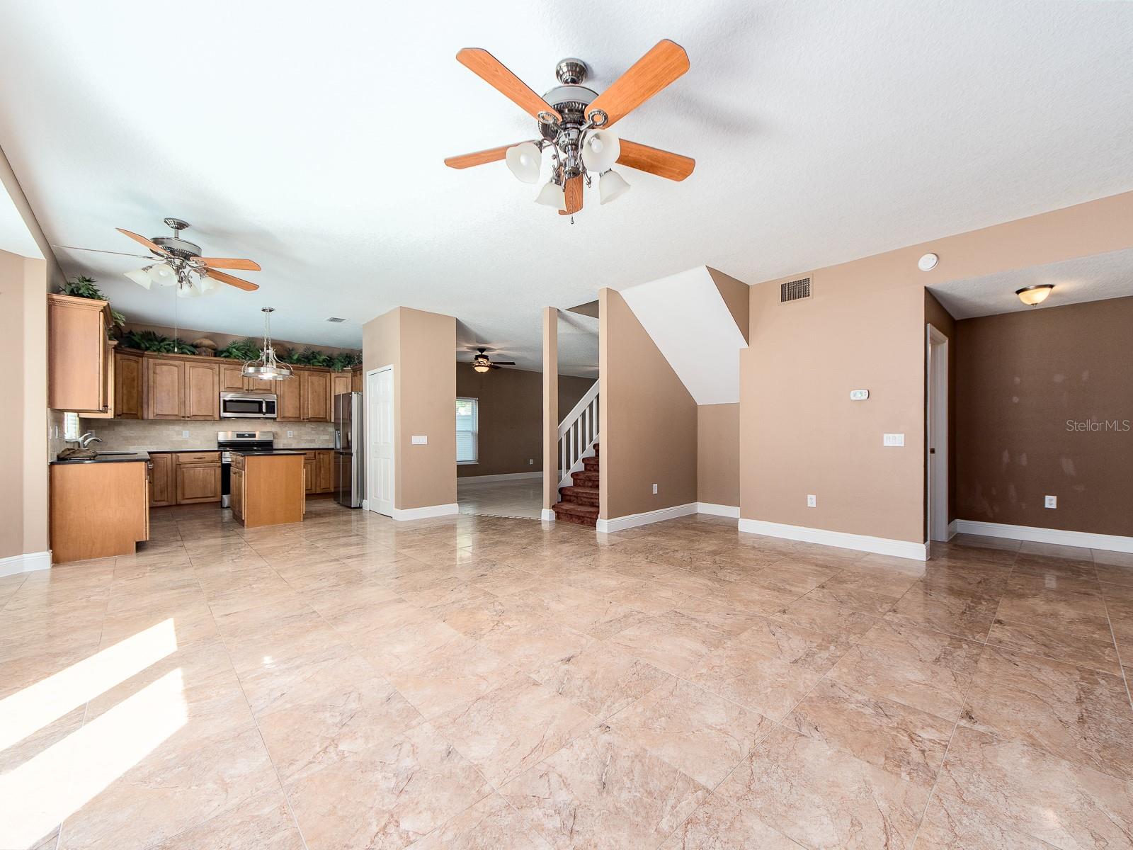 3256 BENTLEY DR — photo 4