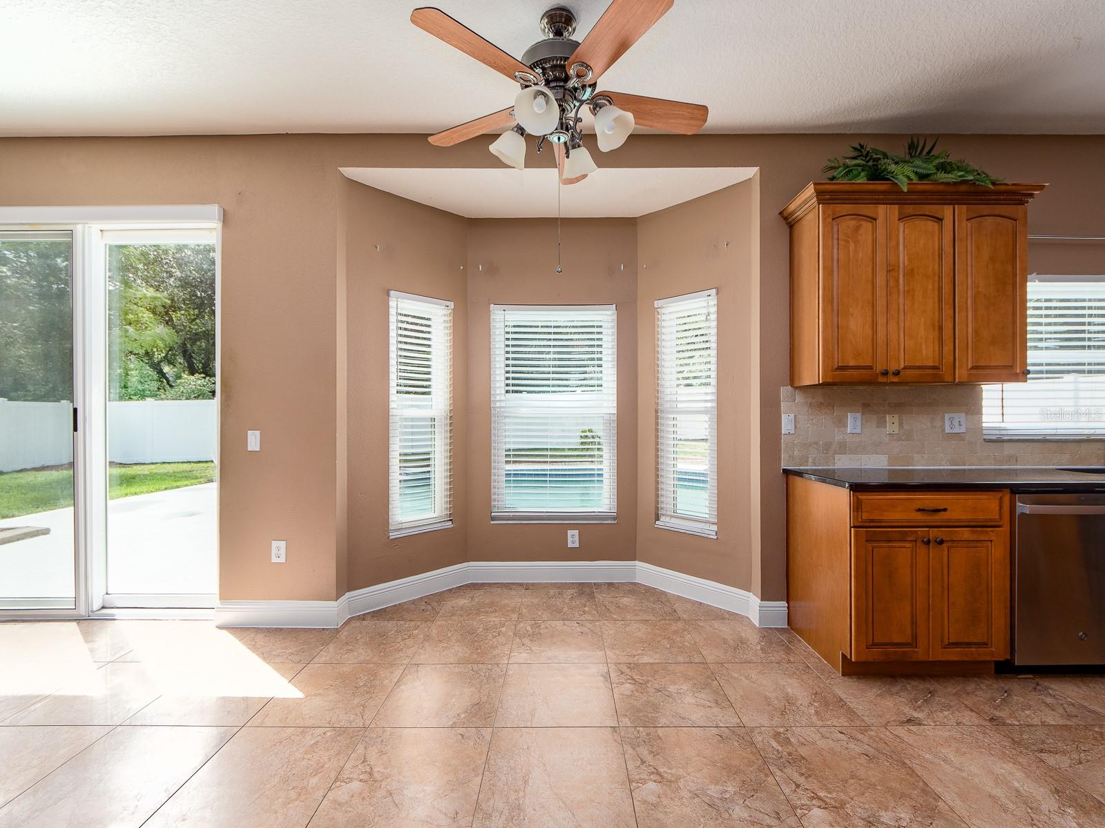 3256 BENTLEY DR — photo 7