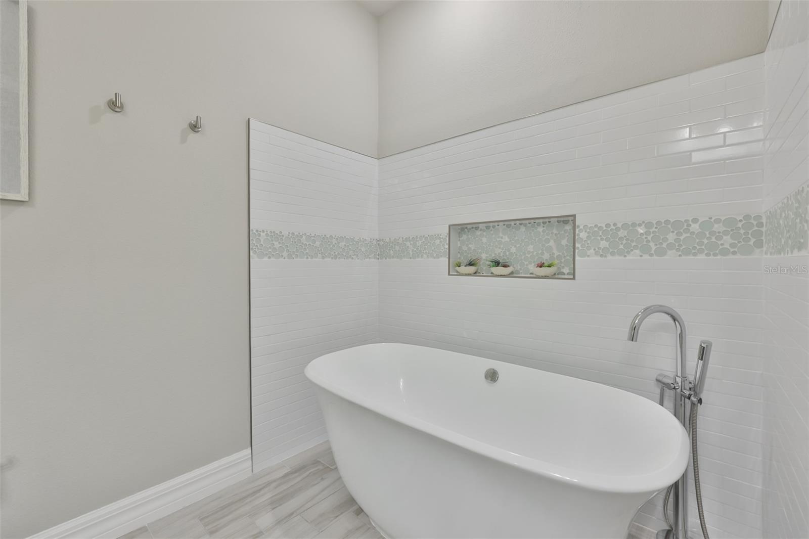 18824 ALDER GLEN DR — photo 9