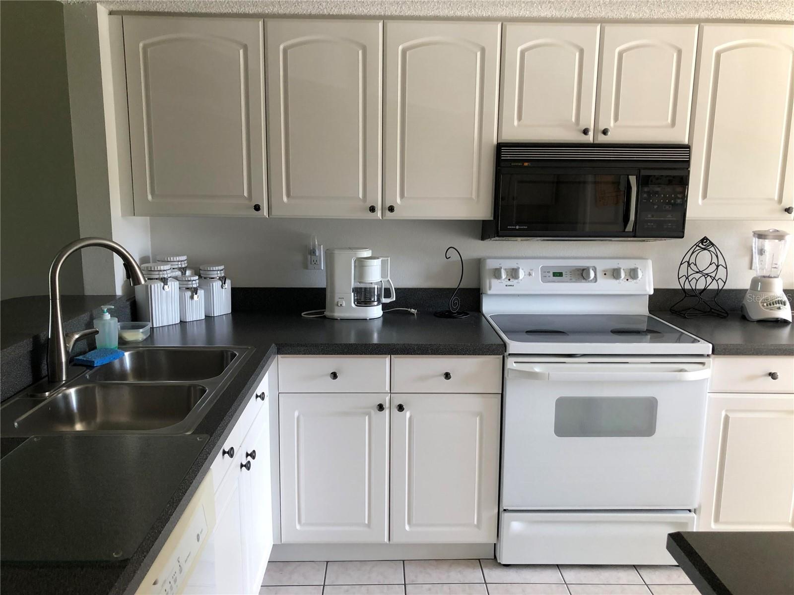 6211 TIMBER LAKE DR #B4 — photo 8