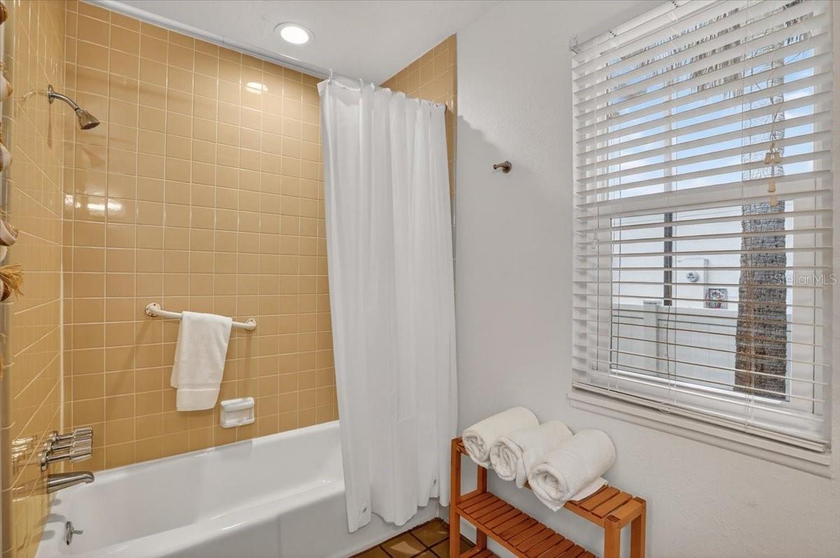 317 N BAY BLVD — photo 26