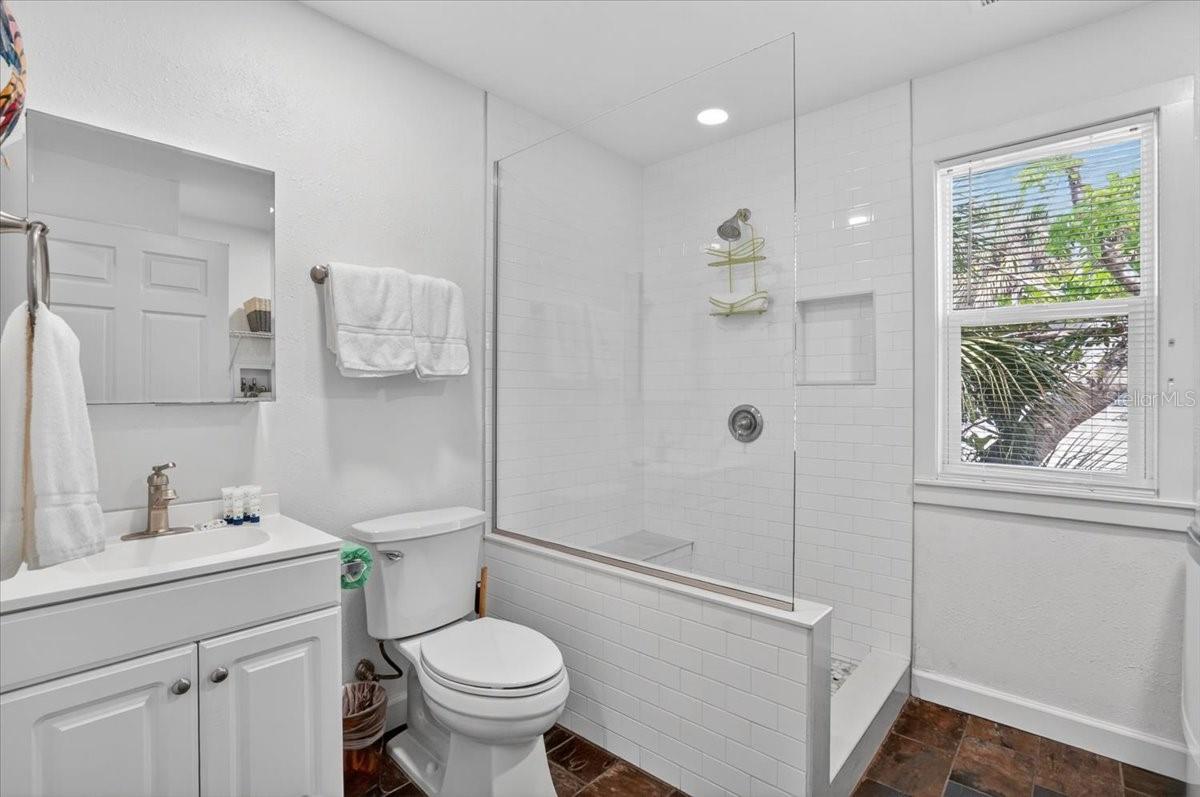 317 N BAY BLVD — photo 17