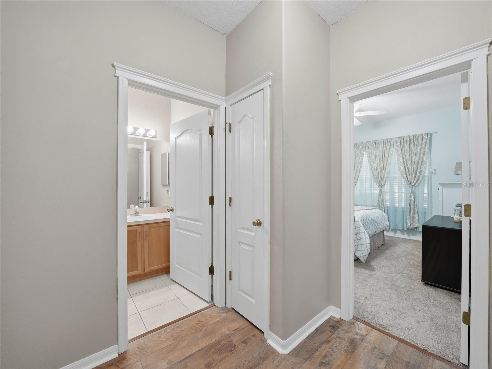 6936 SURREY OAK DR — photo 18