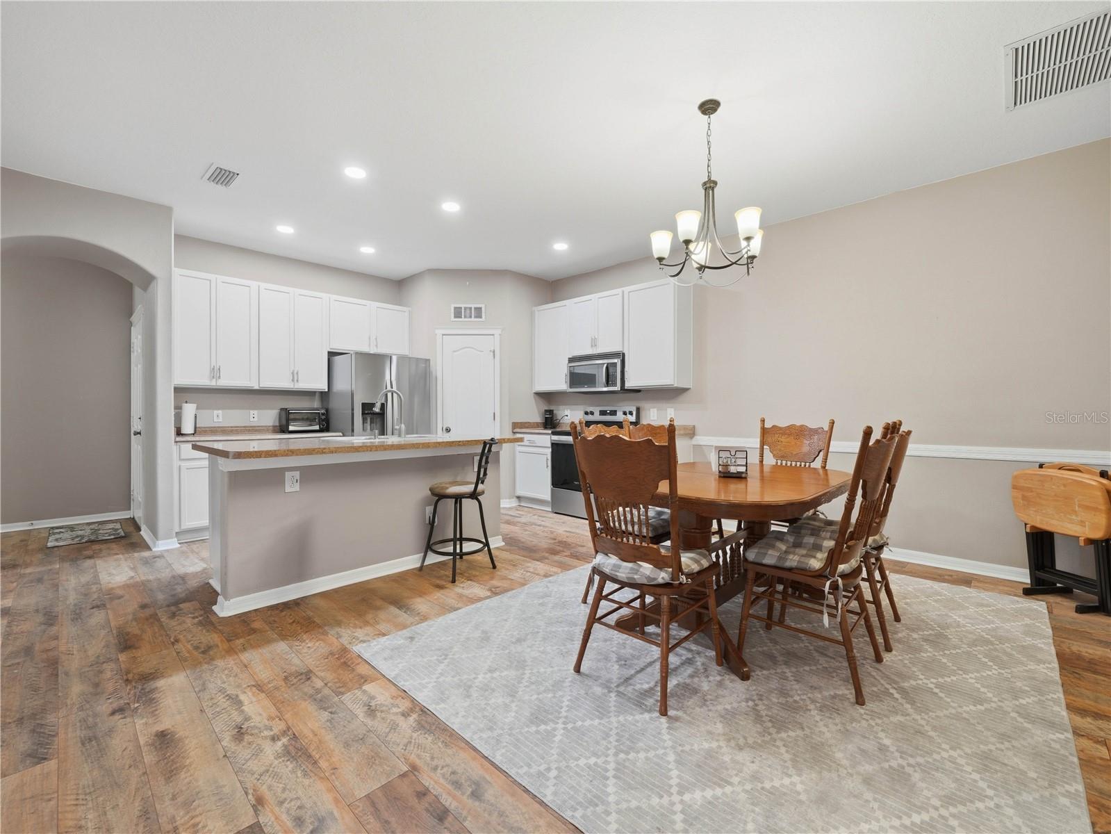 6936 SURREY OAK DR — photo 5