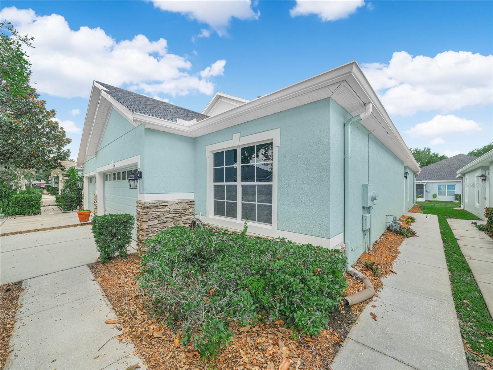 6936 SURREY OAK DR — photo 23