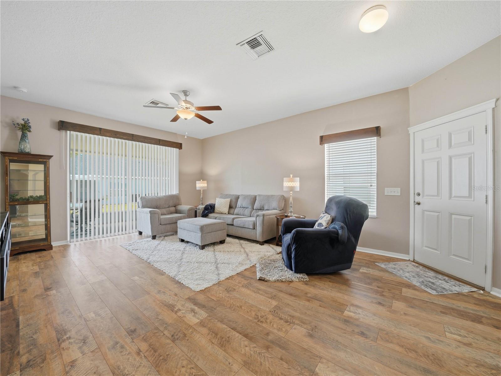 6936 SURREY OAK DR — photo 4