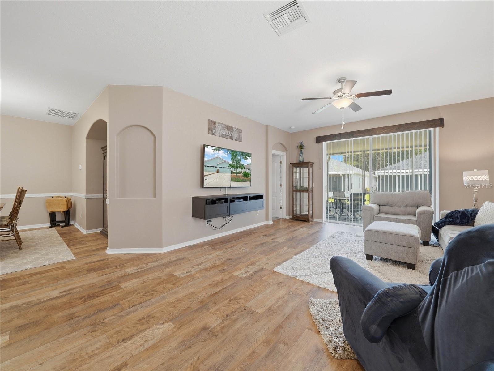 6936 SURREY OAK DR — photo 2