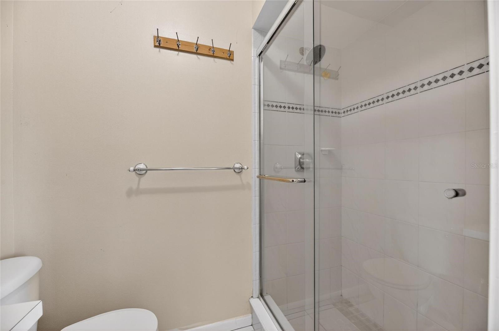 5001 WHITEWAY DR — photo 30