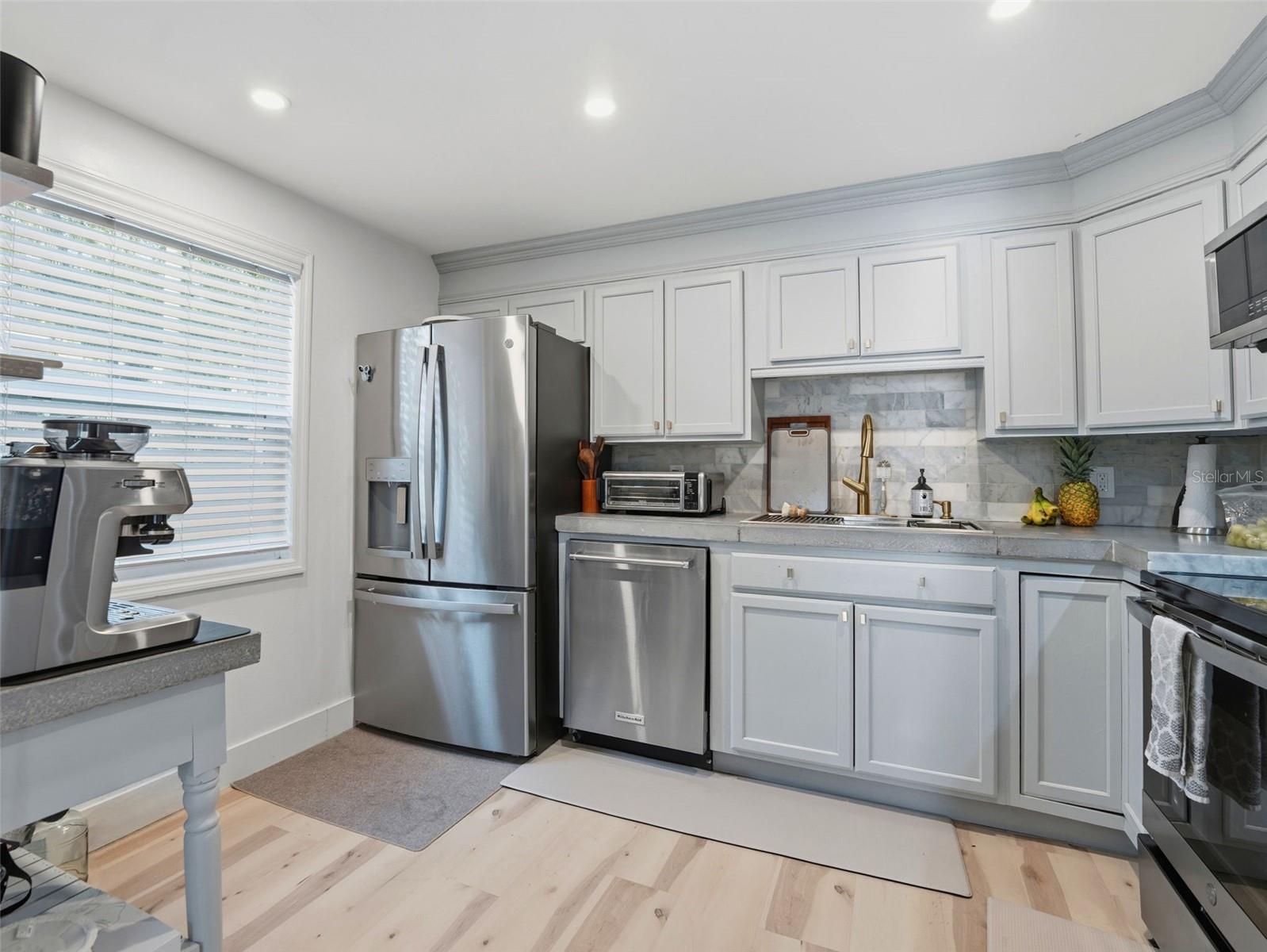 2607 W WYOMING AVE — photo 9