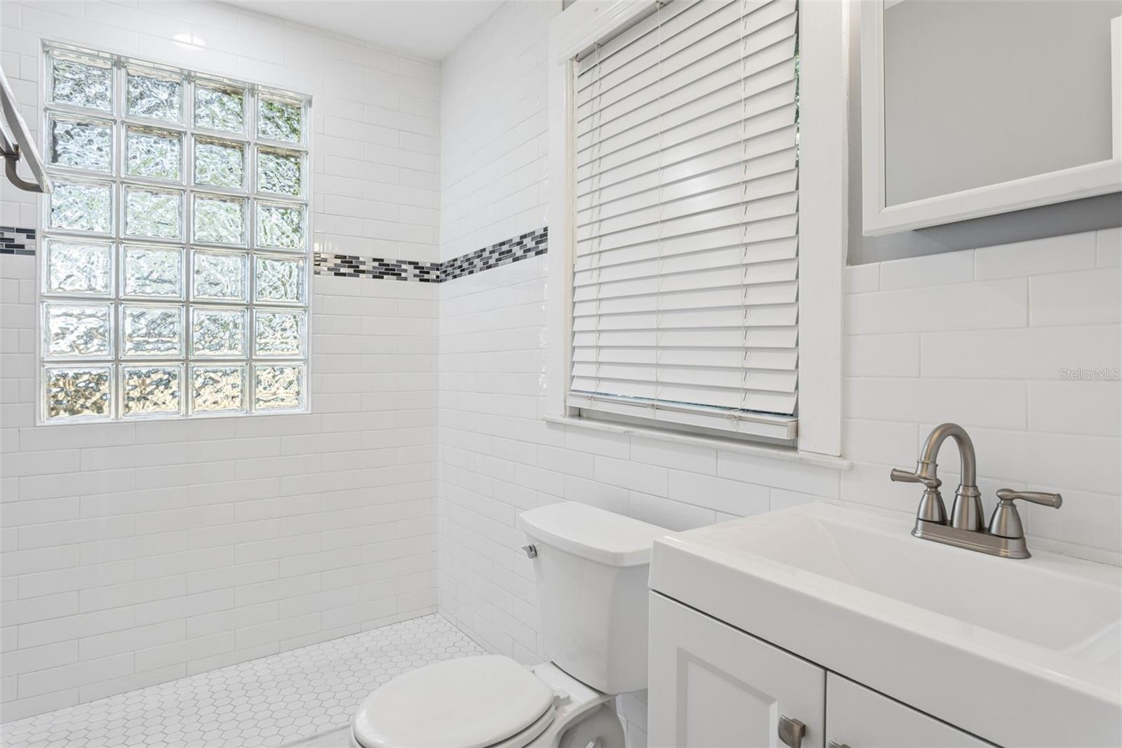 4208 N MARGUERITE — photo 14