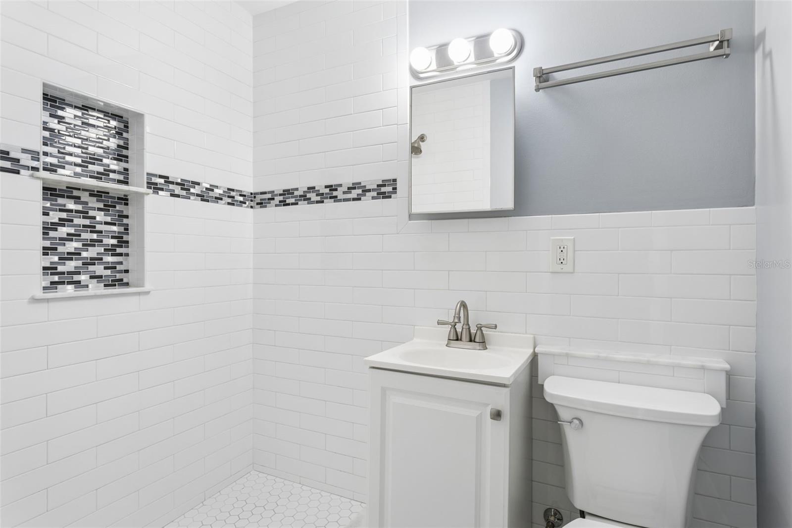 4208 N MARGUERITE — photo 20