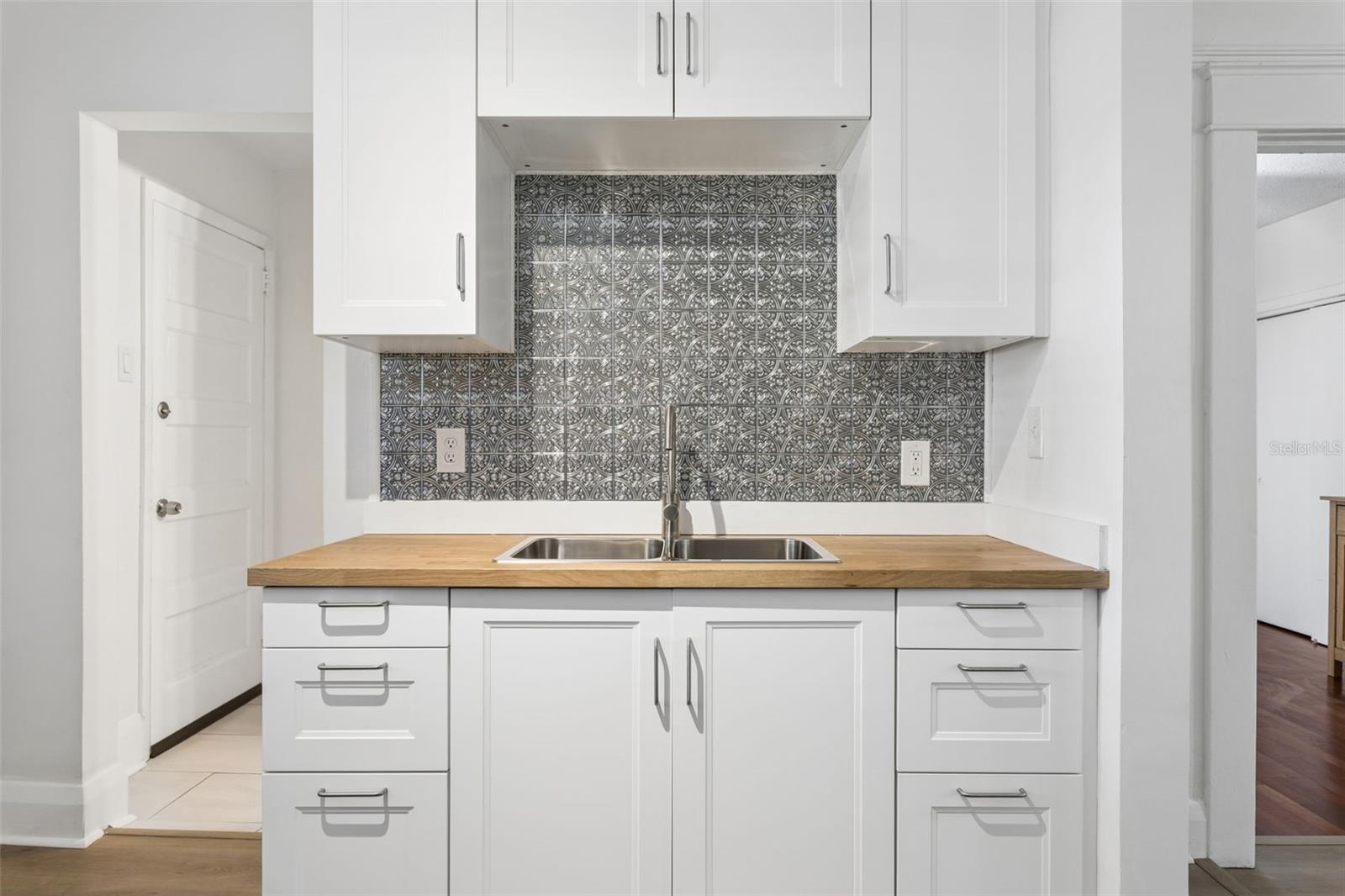 4208 N MARGUERITE — photo 10