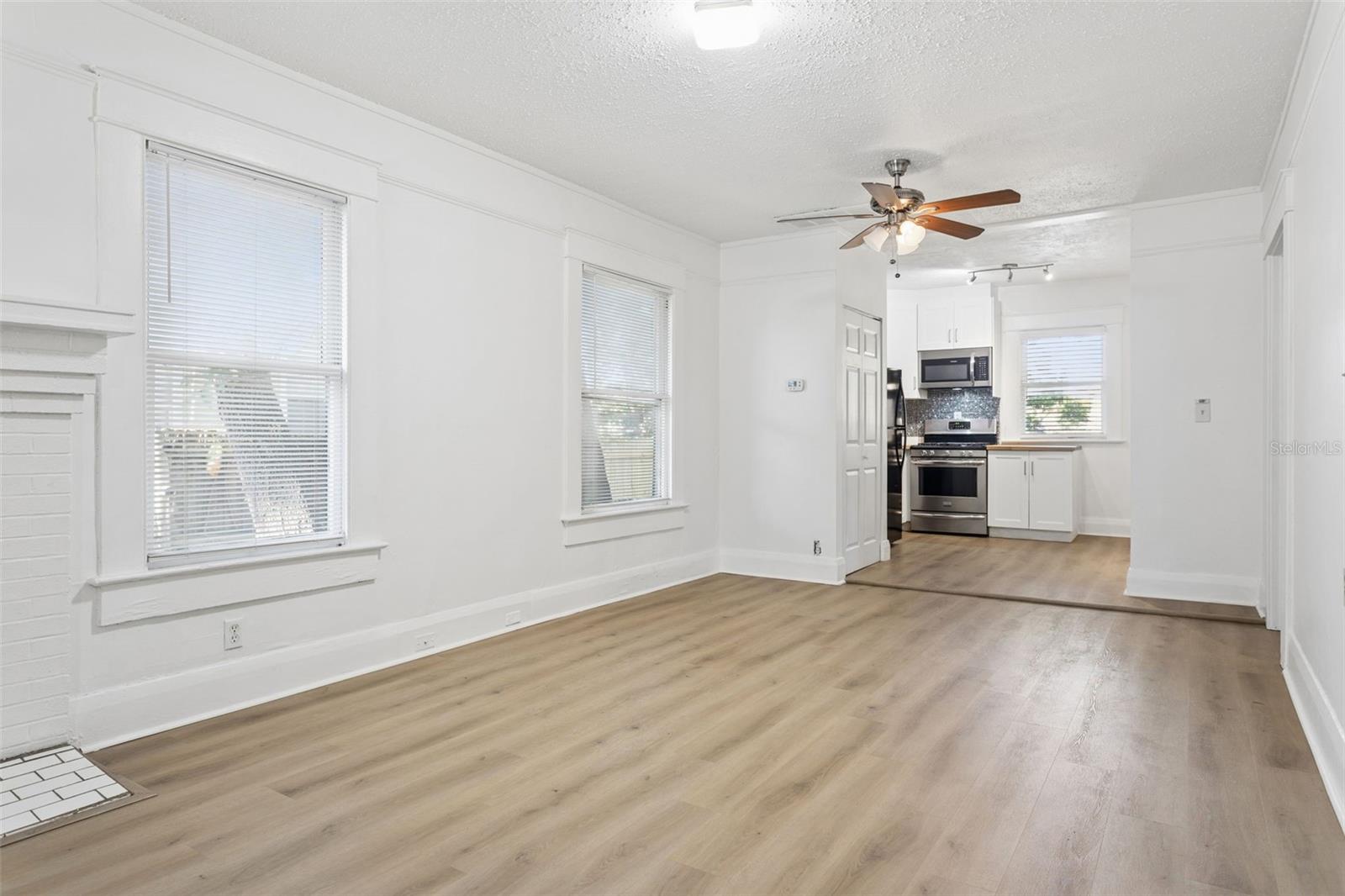 4208 N MARGUERITE — photo 8