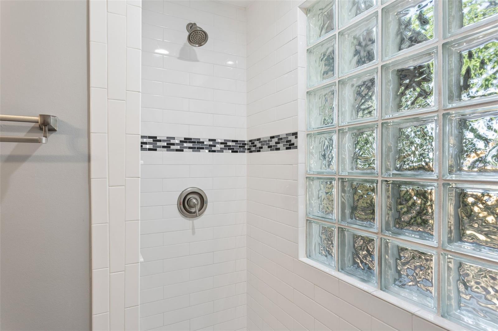 4208 N MARGUERITE — photo 19