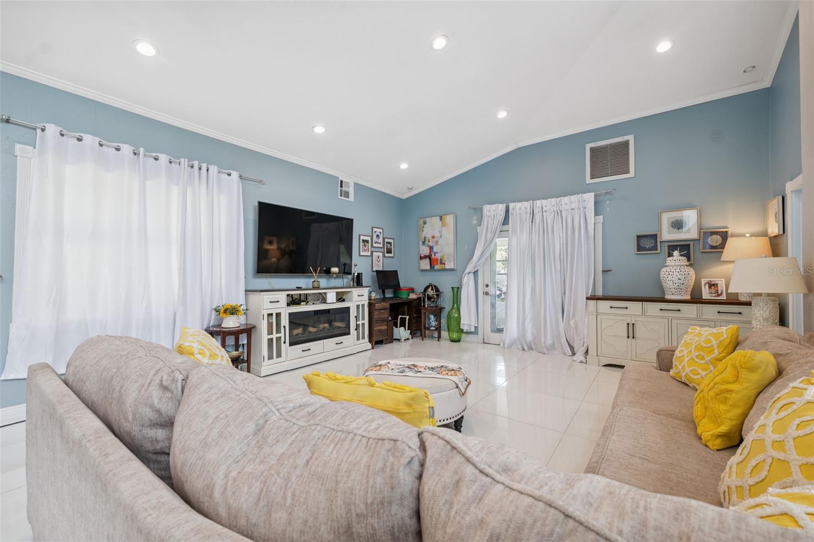 4527 REDCOAT DR — photo 8