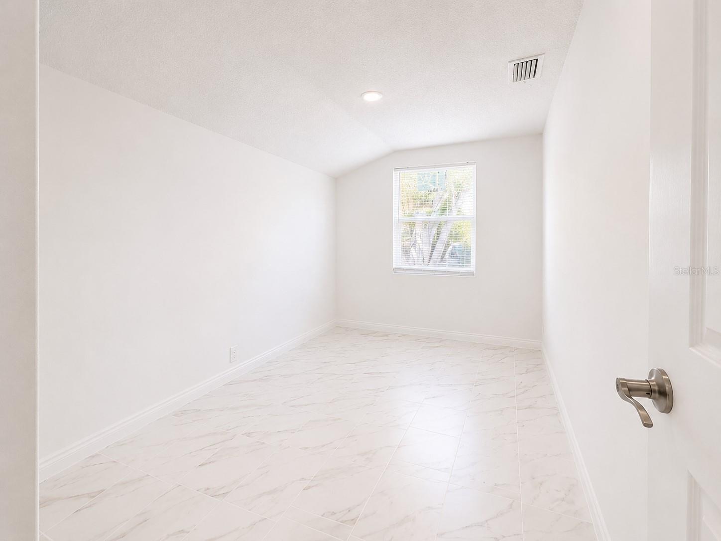 802 JURGENS ST — photo 11