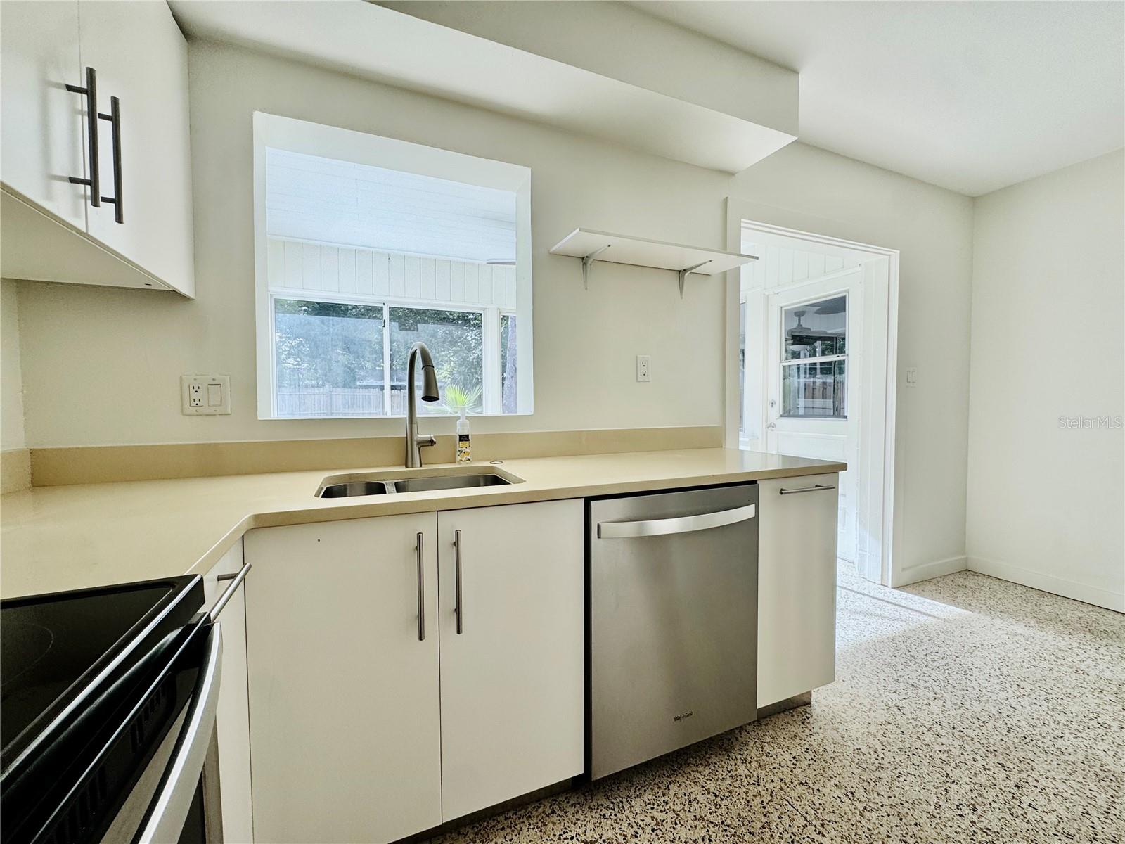 4722 STEVENS DR — photo 8