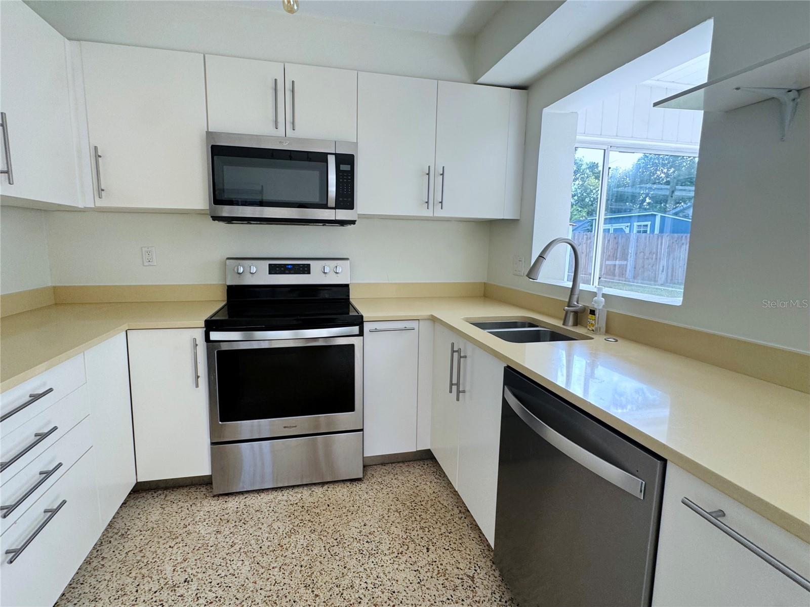 4722 STEVENS DR — photo 7