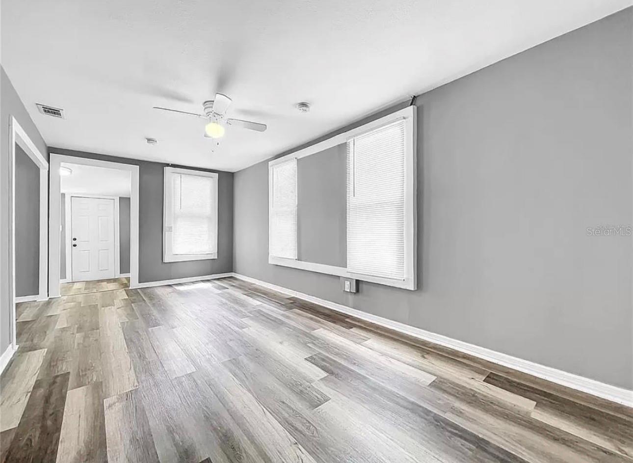 602 S PROSPECT AVE — photo 8