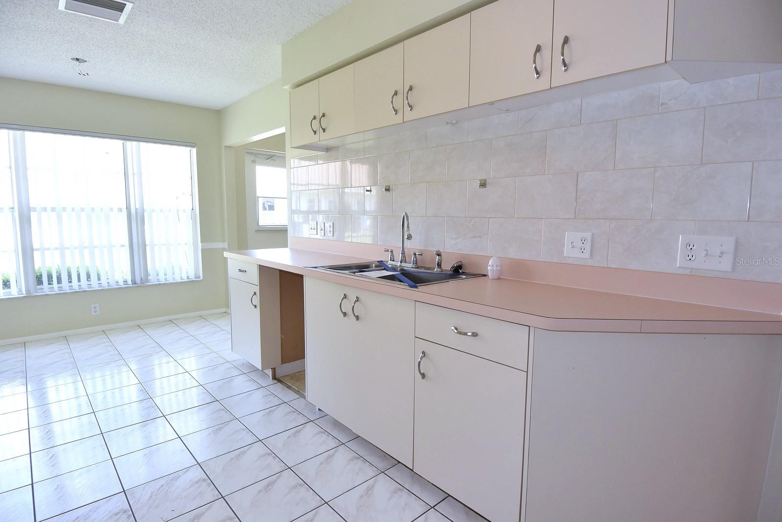 9027 WARWICK LN — photo 18