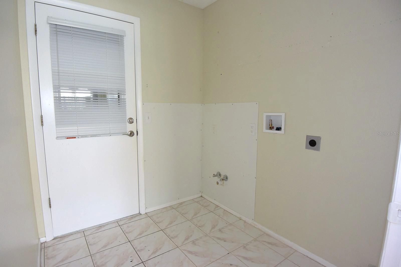 9027 WARWICK LN — photo 31