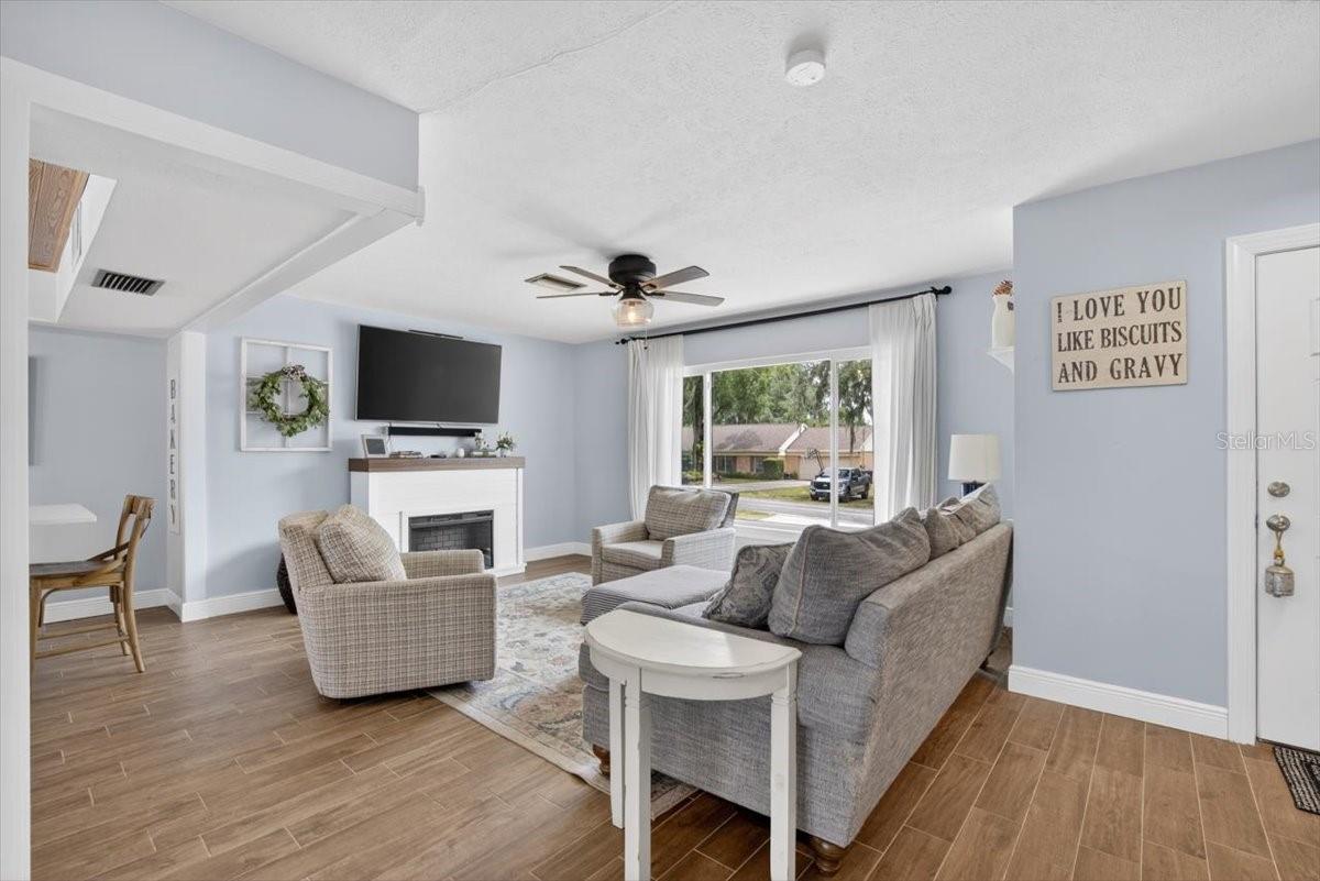 115 W BRENTRIDGE DR — photo 15