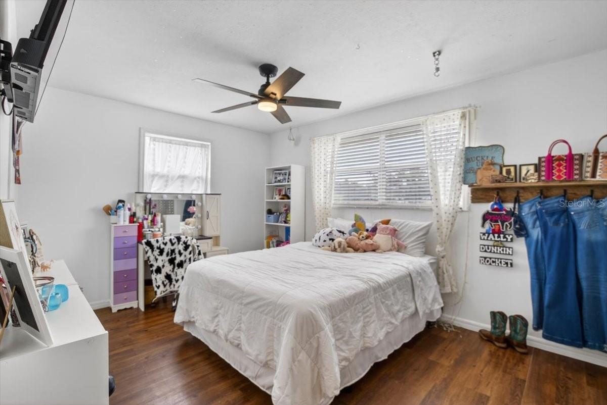 115 W BRENTRIDGE DR — photo 29