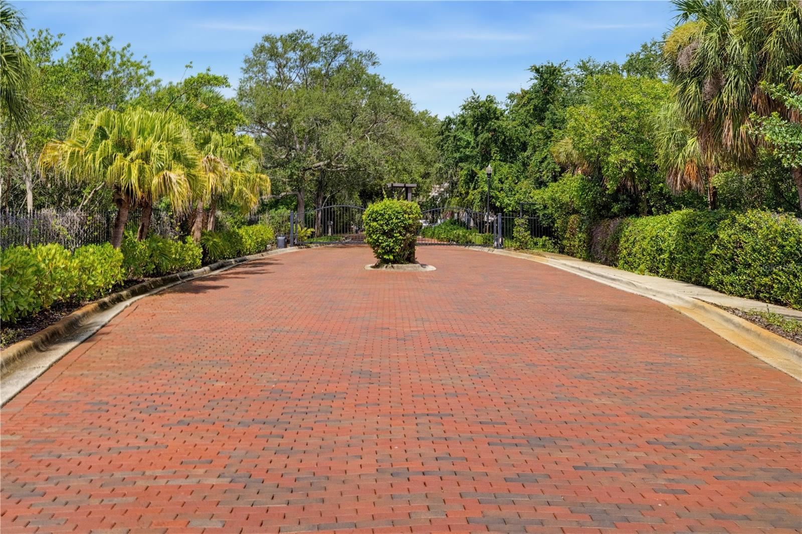 2889 BAYSHORE TRAILS DR — photo 91