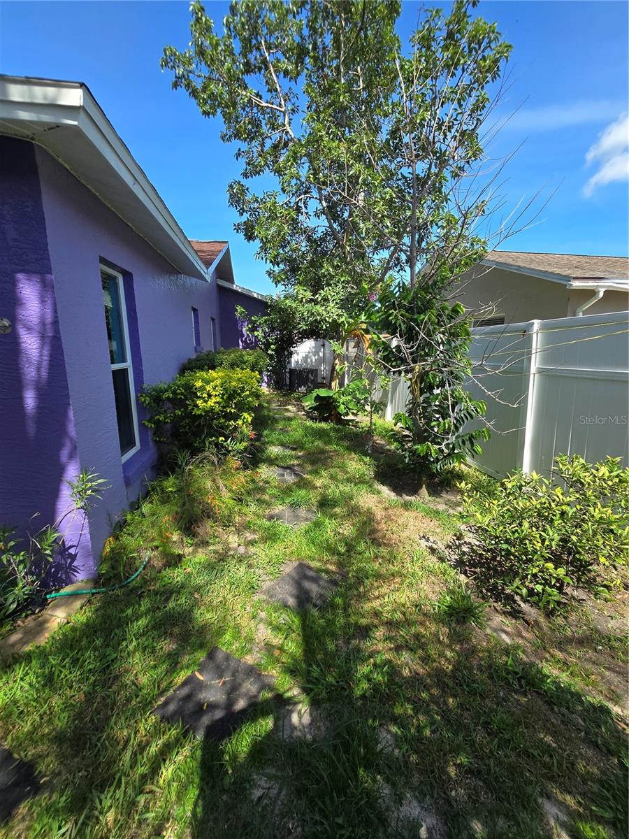 9836 MOREHEAD LN — photo 37