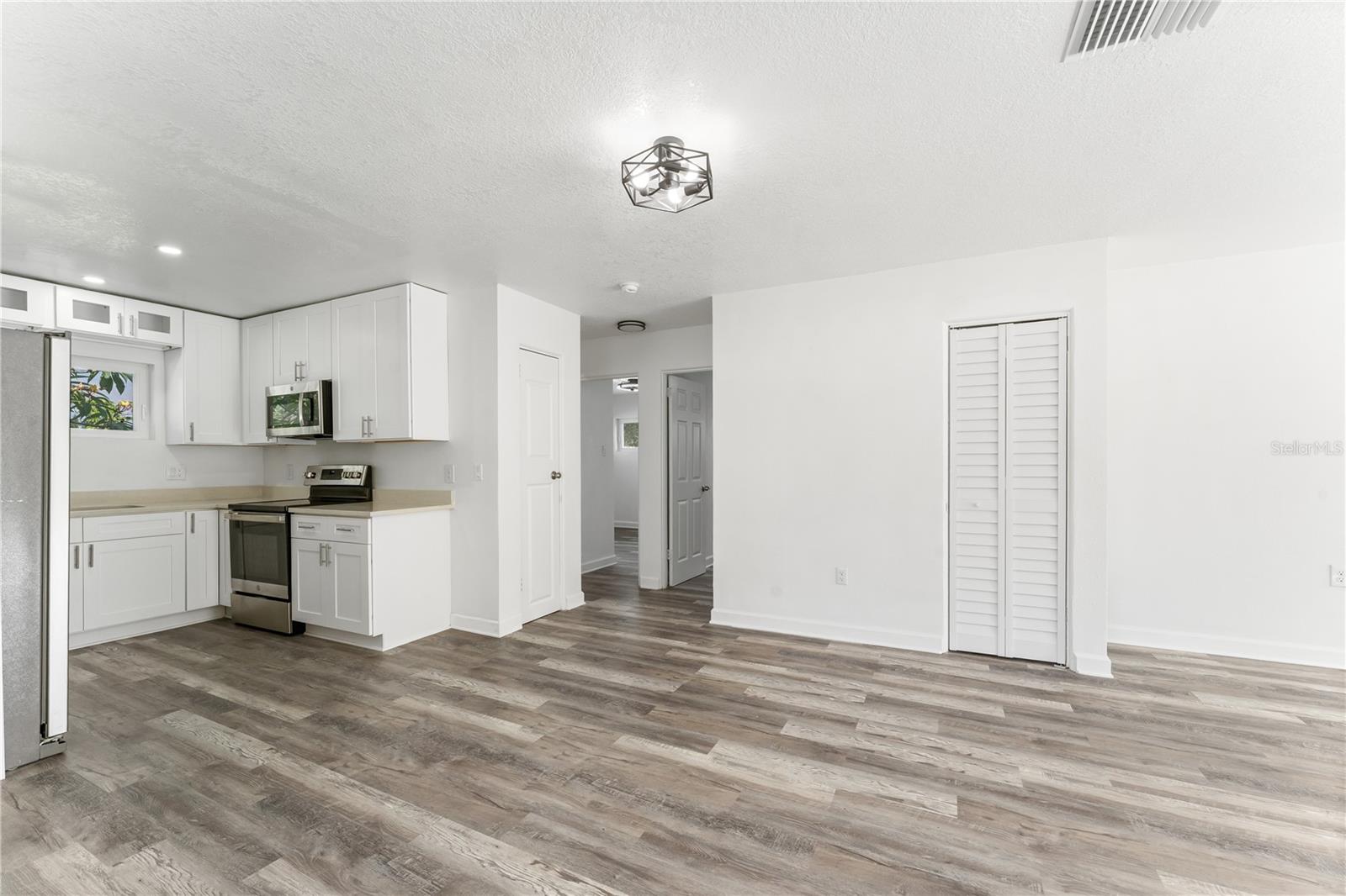 6221 FLORIDA CIR E — photo 2